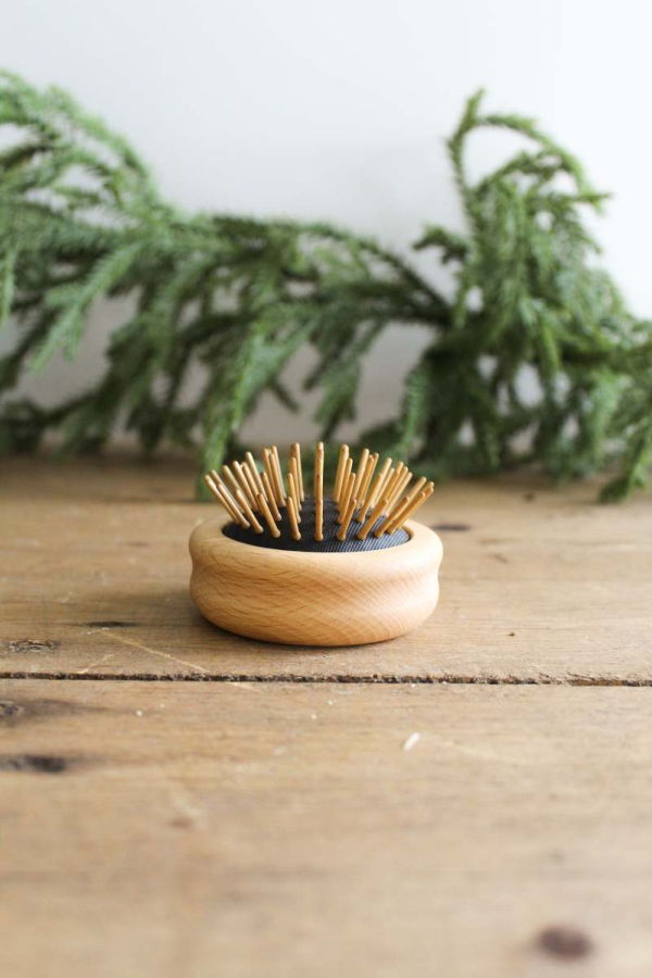 Earth & Nest Peek-a-Boo Hair Brush