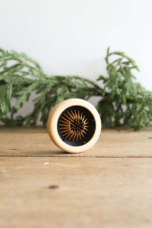 Earth & Nest Peek-a-Boo Hair Brush