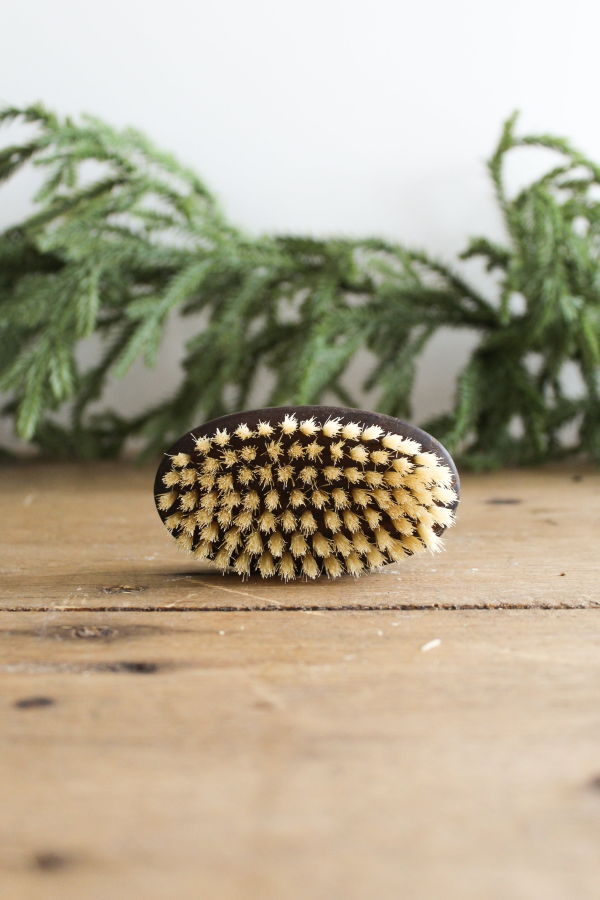 Earth & Nest Thermowood Oval Nail Brush