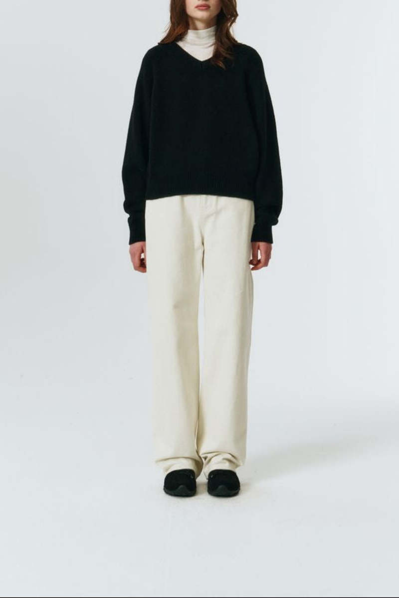 Dunst Unisex Soft Volume V-Neck Sweater - Black