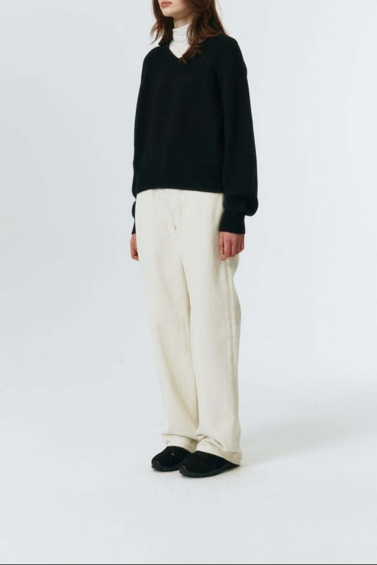 Dunst Unisex Soft Volume V-Neck Sweater - Black - Image 5 of 12