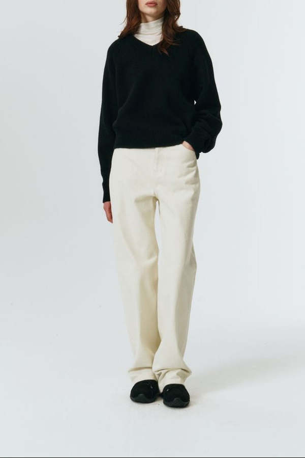 Dunst Unisex Soft Volume V-Neck Sweater - Black