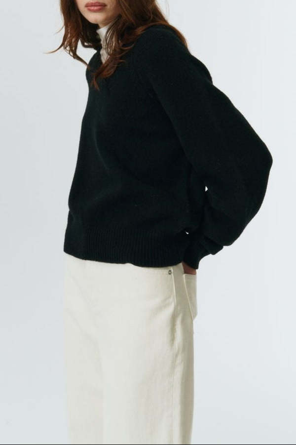 Dunst Unisex Soft Volume V-Neck Sweater - Black