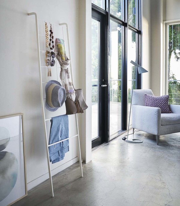 Yamazaki Home Leaning Ladder with Grid Panel Yamazaki Home Leaning Ladder with Grid Panel