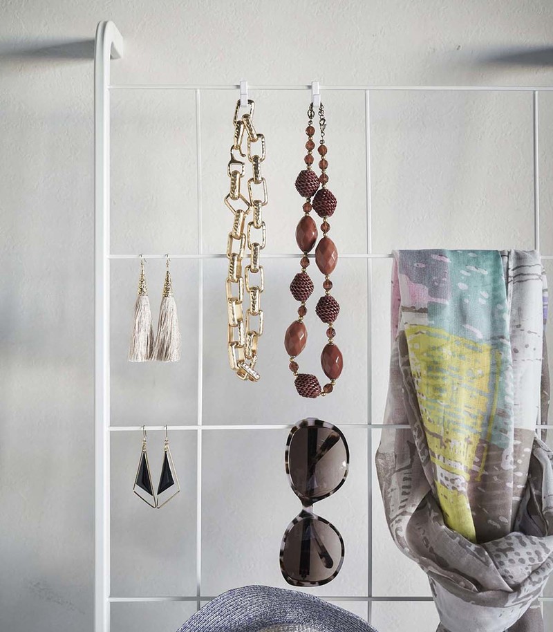 Yamazaki Home Leaning Ladder with Grid Panel