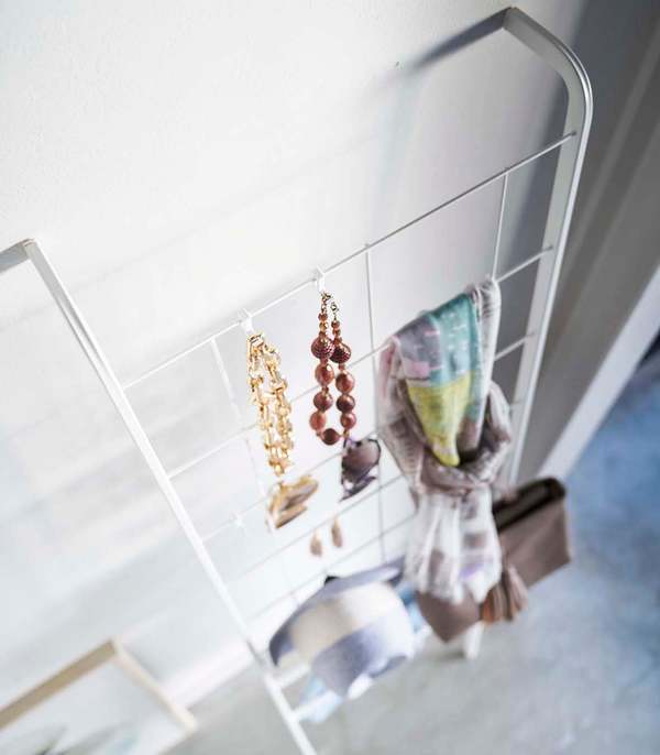 Yamazaki Home Leaning Ladder with Grid Panel