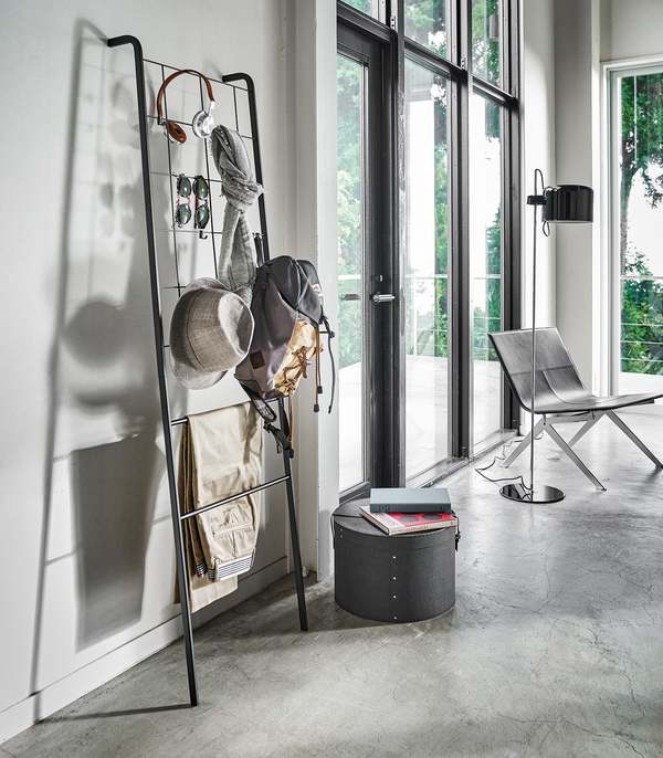 Yamazaki Home Leaning Ladder with Grid Panel
