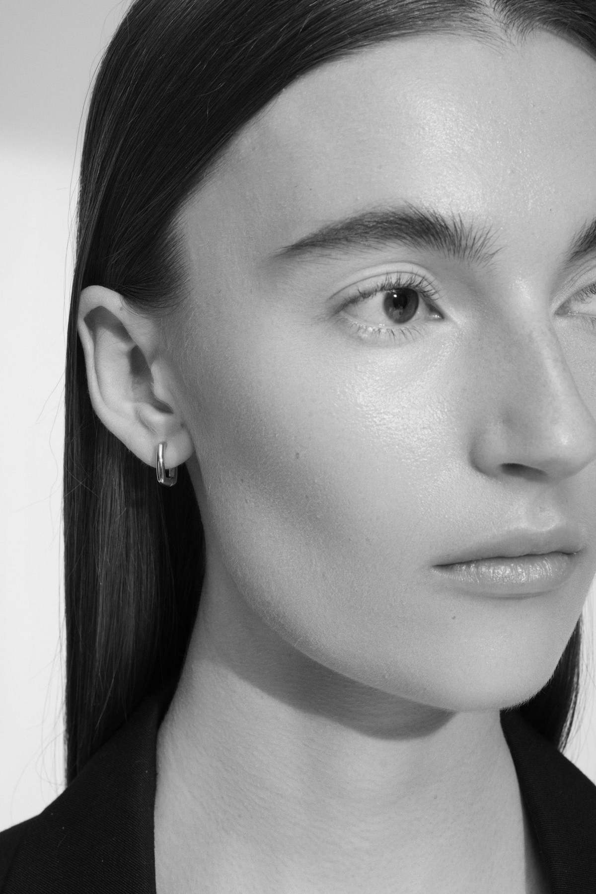 Tom Wood Gold Frame Hoops Small Earrings - Image 2 of 6