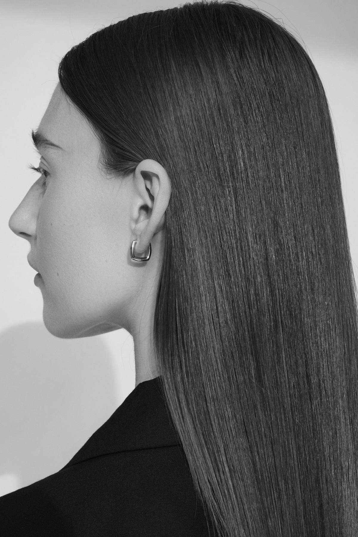 Tom Wood Gold Frame Hoops Small Earrings - Image 3 of 6