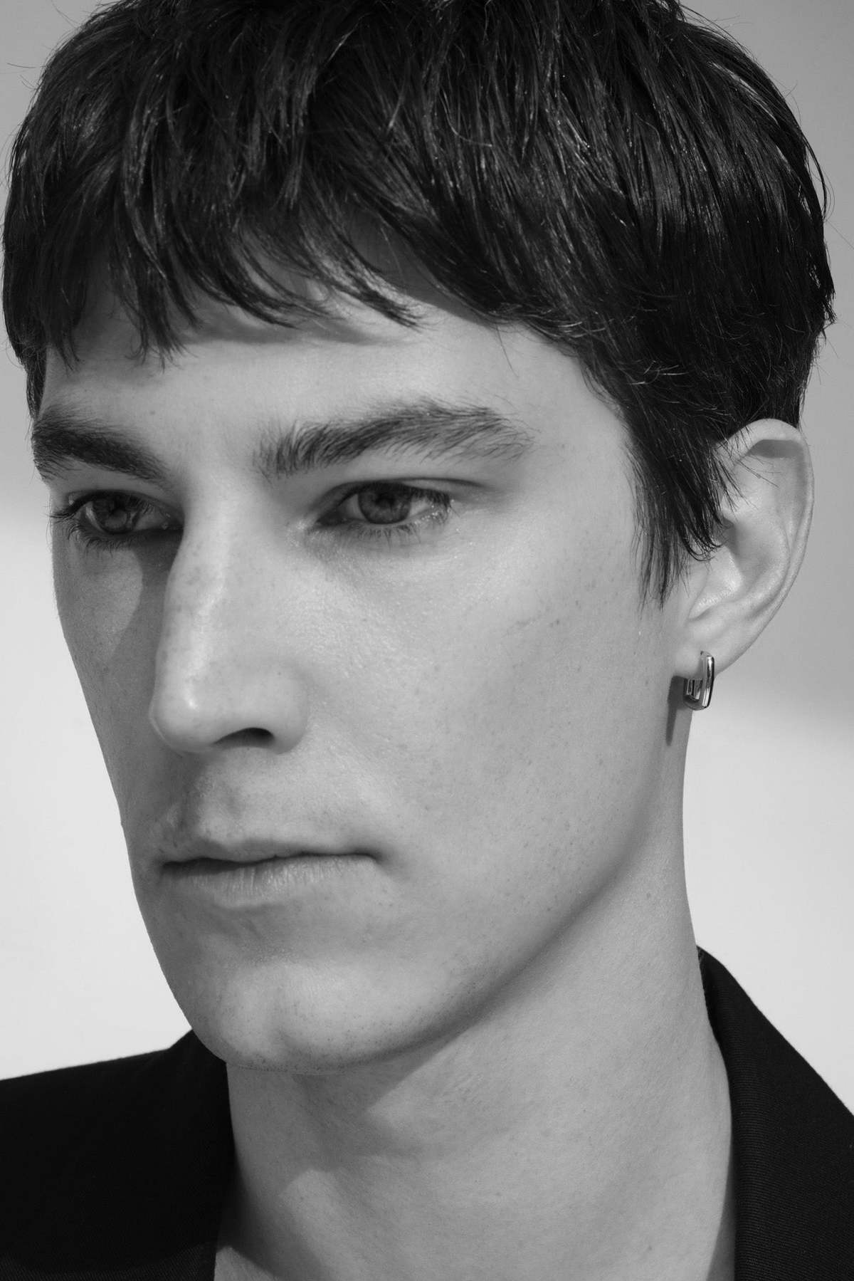 Tom Wood Gold Frame Hoops Small Earrings - Image 4 of 6