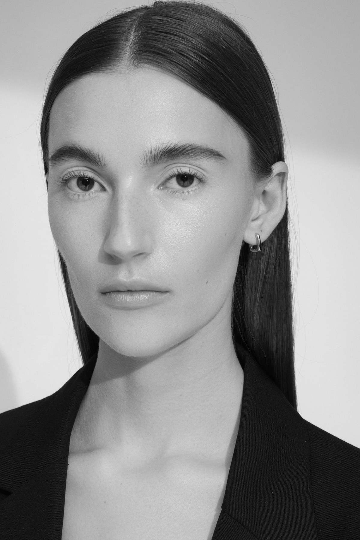 Tom Wood Gold Frame Hoops Small Earrings - Image 5 of 6