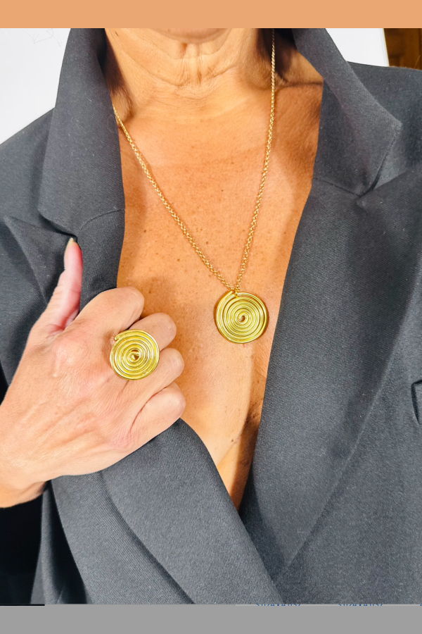 Meg Swirl Pendant Necklace