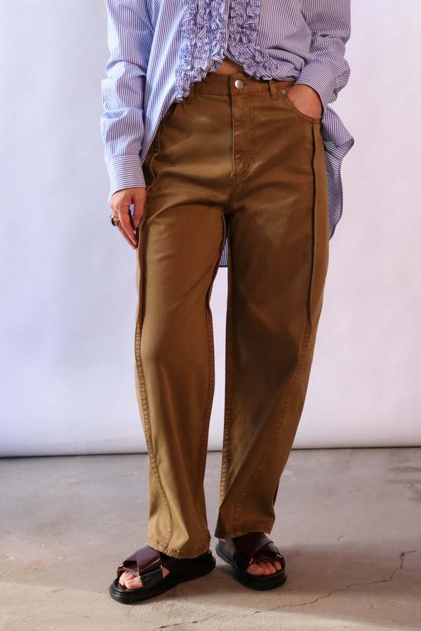 Tibi Garment Dyed Stretch Twill Tuck Pant - Dark Tan Tibi Garment Dyed Stretch Twill Tuck Pant - Dark Tan