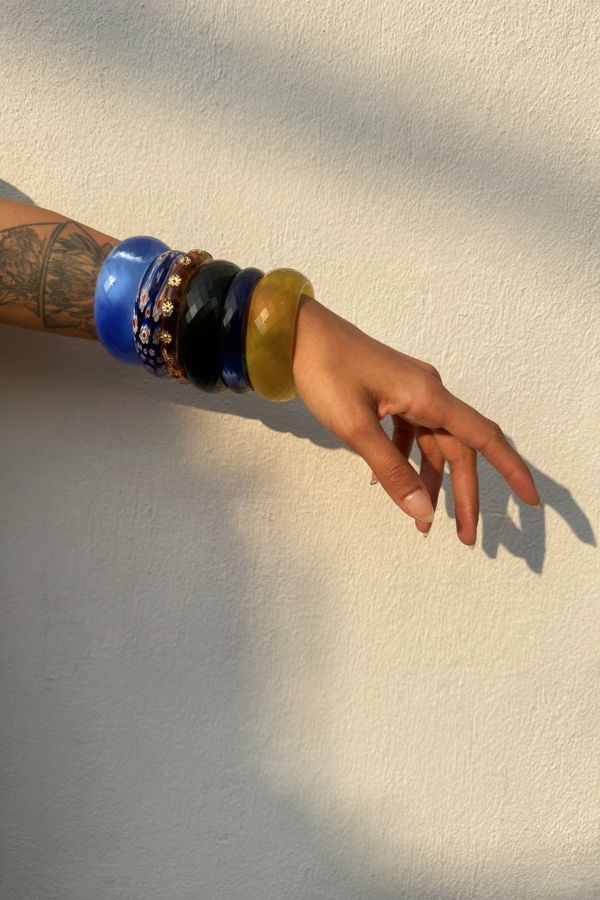 IKKIVI Crystal Cut Floral Red Blue Bangle