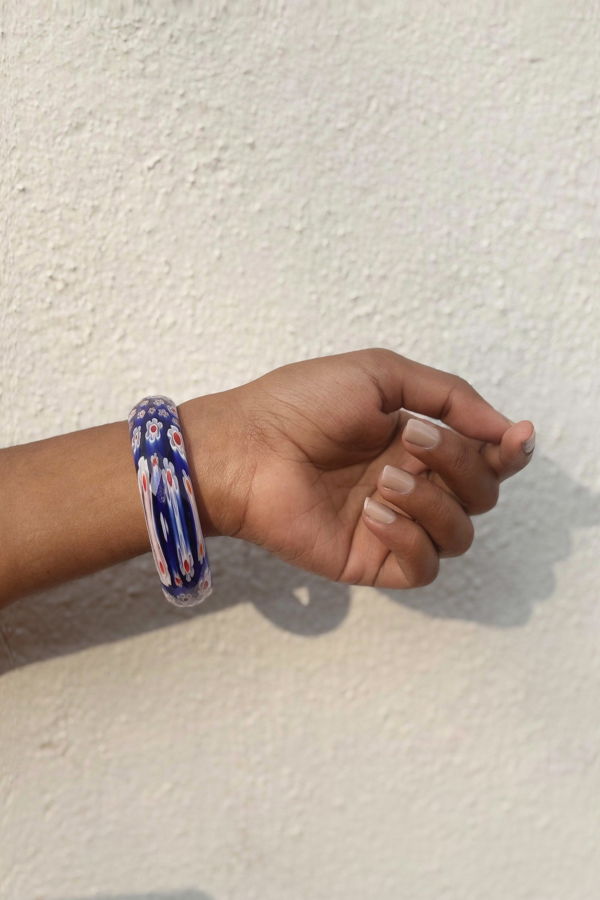 IKKIVI Crystal Cut Floral Bangle - Blue