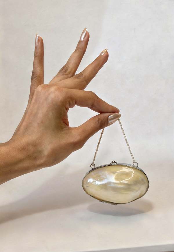 IKKIVI Sea Shell Micro Purse Bag - Off-White IKKIVI Sea Shell Micro Purse Bag - Off-White