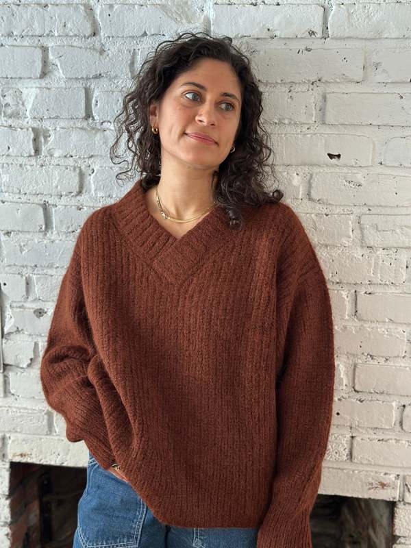 DAZA Suri V-Neck Sweater - Russet