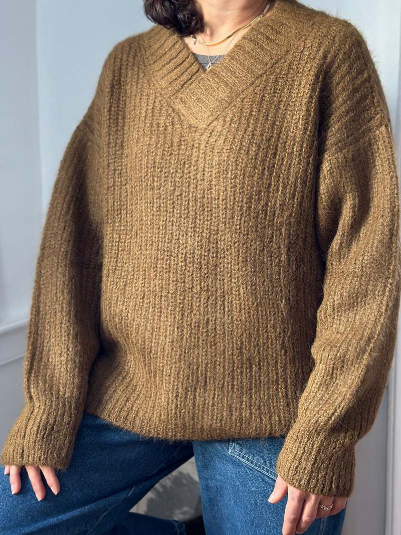 DAZA Suri V-Neck Sweater