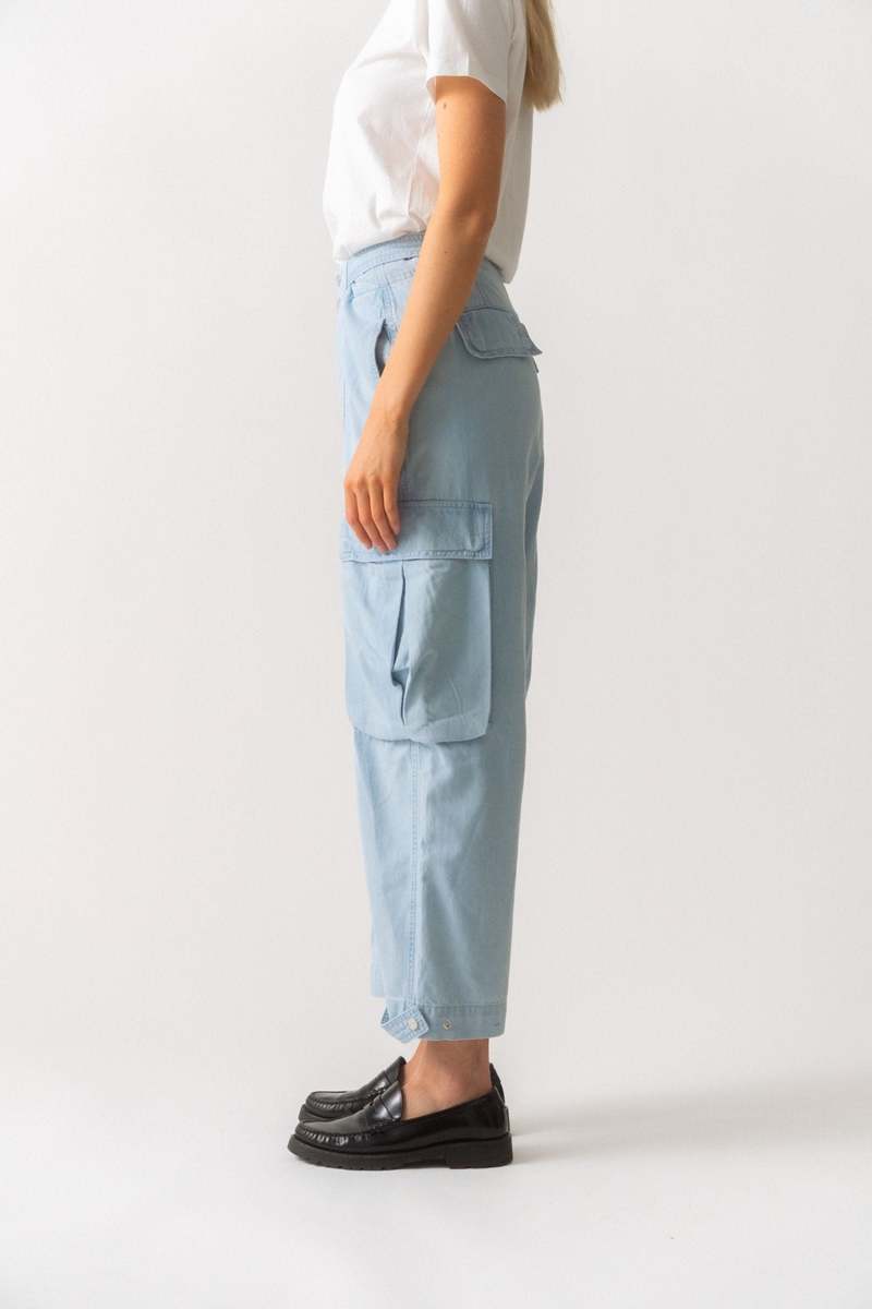 Frame Wide-Leg Cargo Jeans