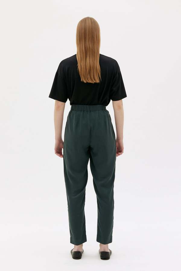 maska.se Jira Elastic Waist Tencel Pants - Dark Bottle Green
