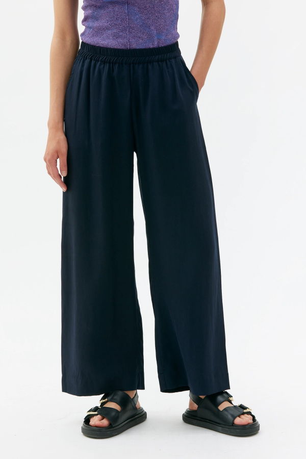 maska.se Thea Flowy Tencel Trousers - Navy