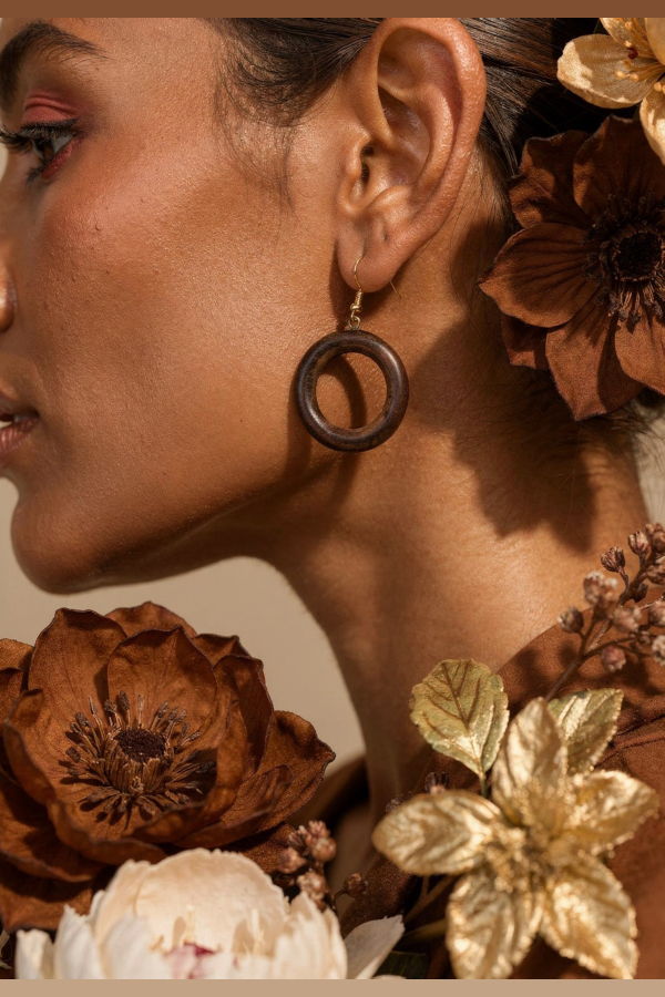 IKKIVI Hoop Loop Wooden Earrings - Brown