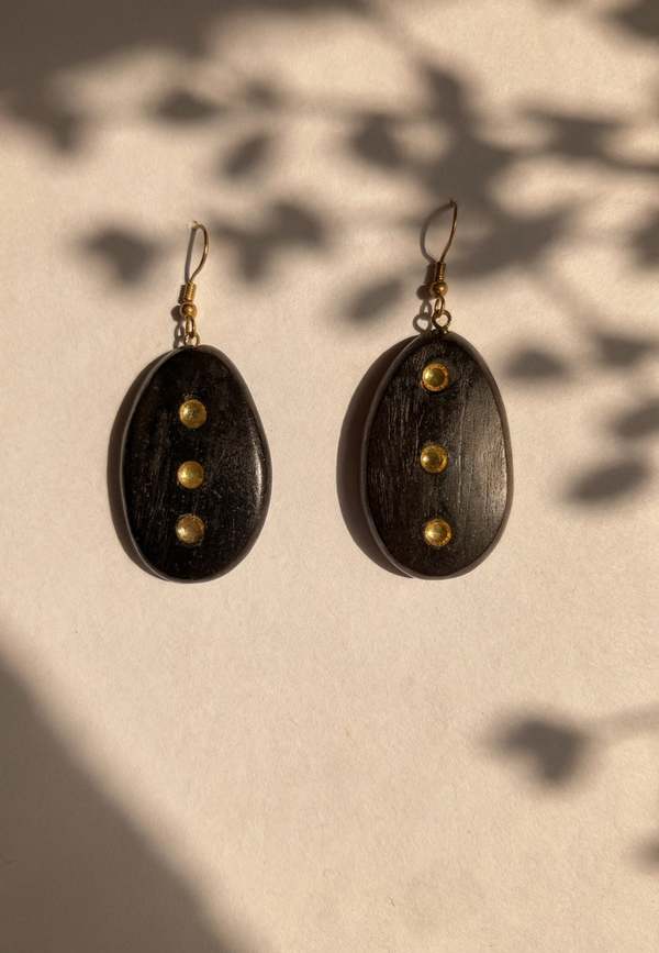 IKKIVI Pebble Wooden Earrings - Brown
