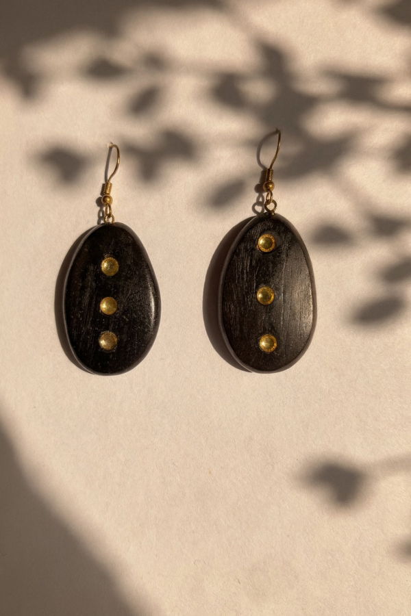 IKKIVI Pebble Wooden Earrings - Brown