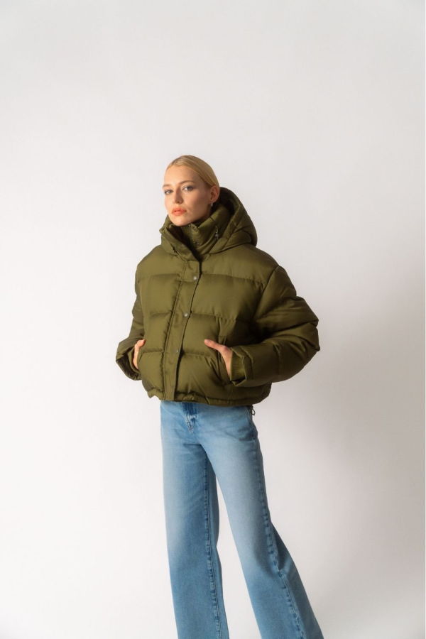 WARDROBE.NYC Cropped Puffer Jacket - Military Green