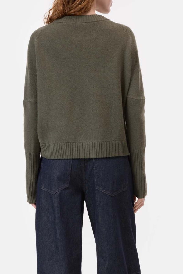 Closed Crew Neck Cropped Sweater - Forest Green
