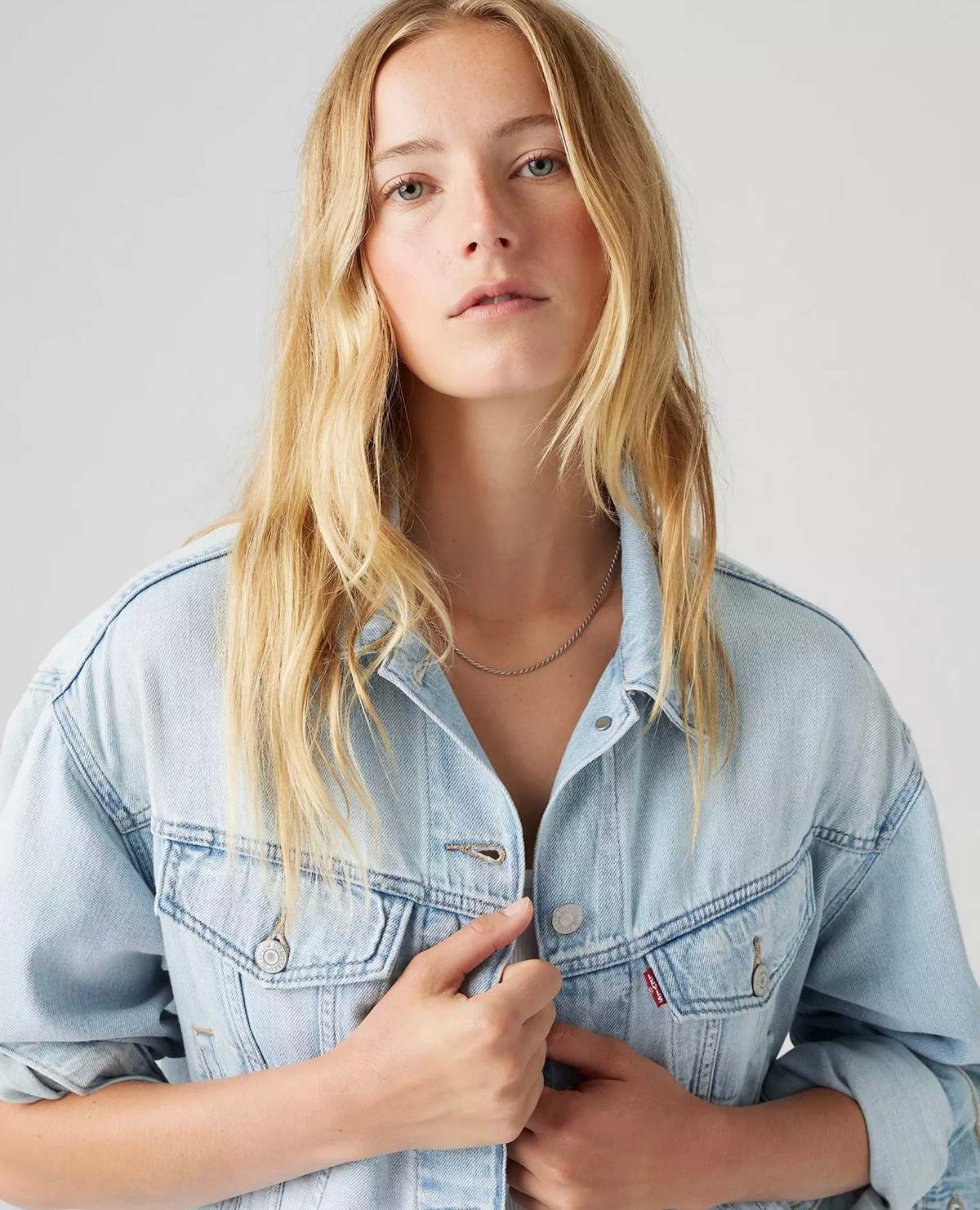 Levi's Shrunken 90s Trucker Jacket - Light Wash - Image 2 of 4