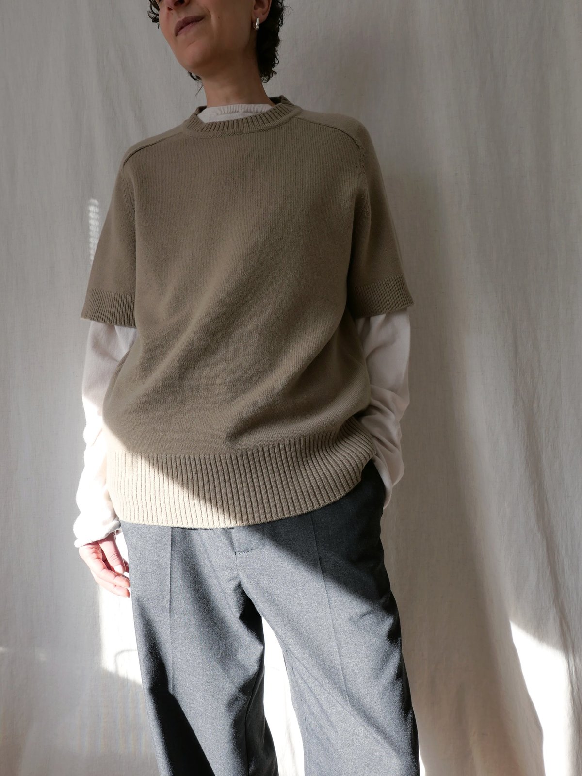 Extreme Cashmere N°454 Scott Short Sleeve Sweater - Dust - Image 2 of 5