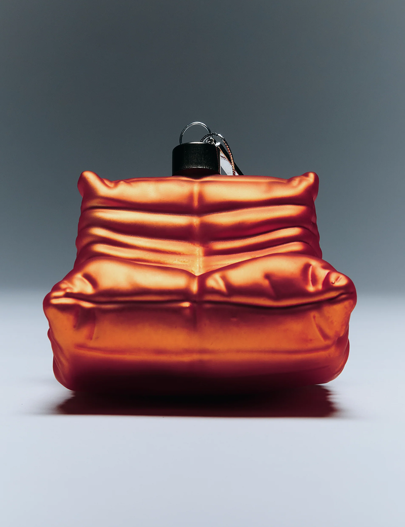 BONDDING Surrender Chair Ornament