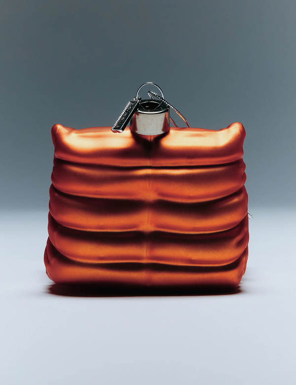 BONDDING Surrender Chair Ornament