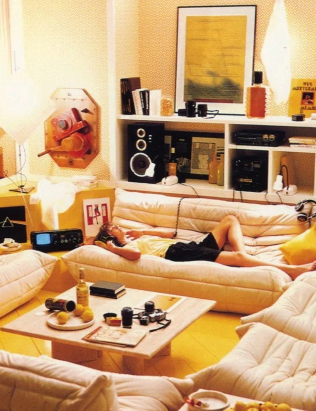 BONDDING Surrender Chair Ornament - Image 10 of 10