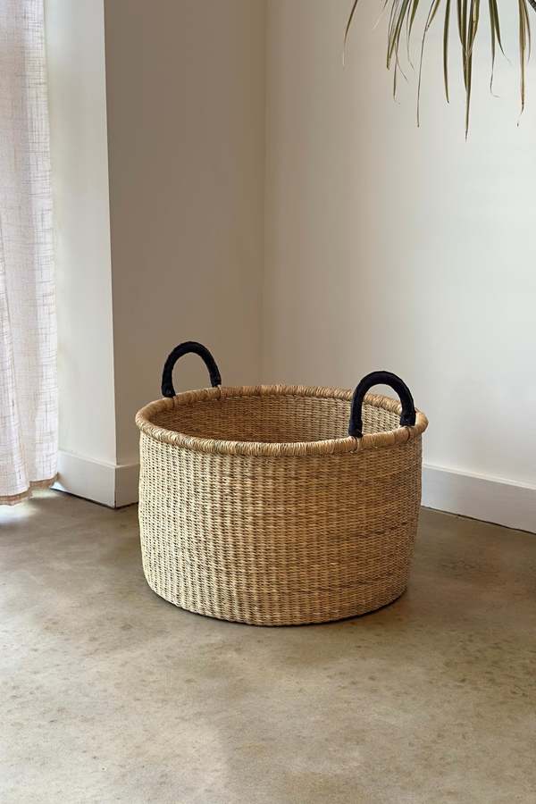 Mbare Handwoven Medium Hamper with Leather Handles
