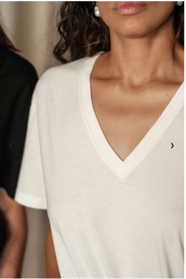 Donni. Jersey Relaxed V-Neck Top - Powder