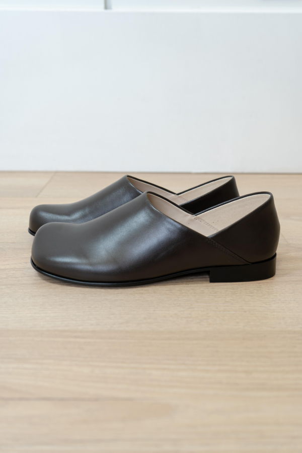 OPICLOTH OPC Mules - Chocolate