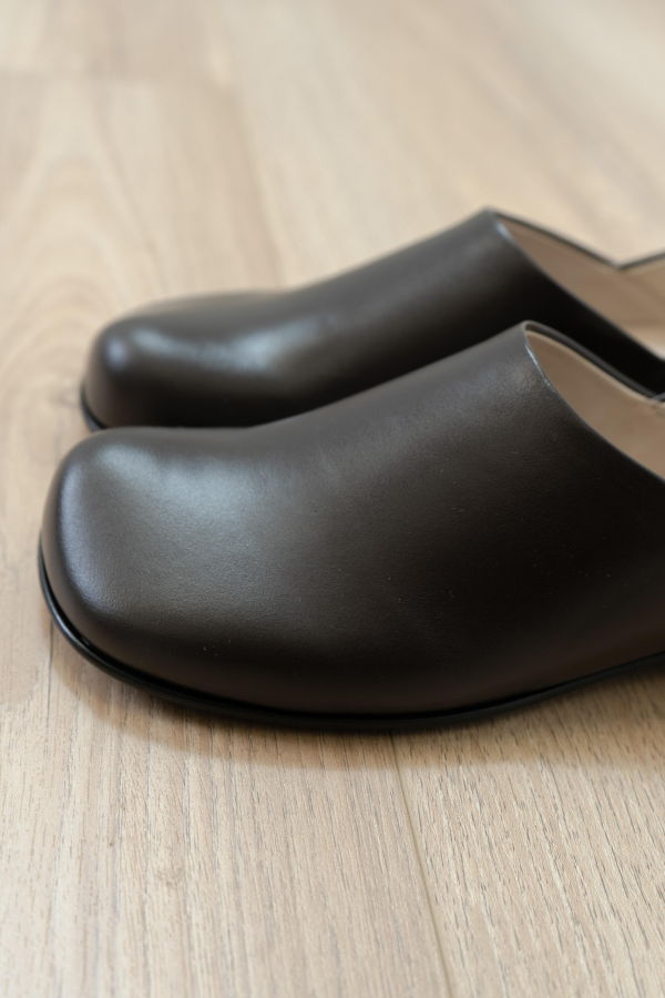 OPICLOTH OPC Mules - Chocolate