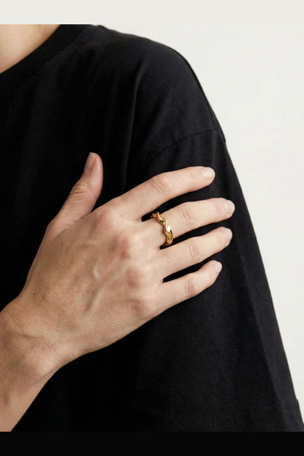 llayers Essence Ring