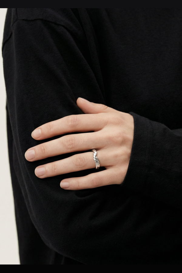 llayers Essence Ring