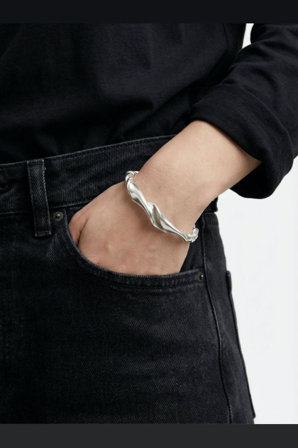 llayers Twisted Wave Cuff