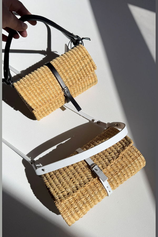 Muun Crossbody Straw Bag - Natural/White