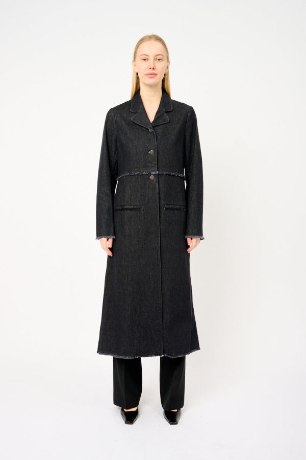 ISSUE TWELVE The Elm Coat