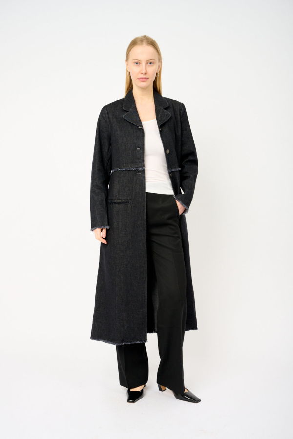 ISSUE TWELVE The Elm Coat