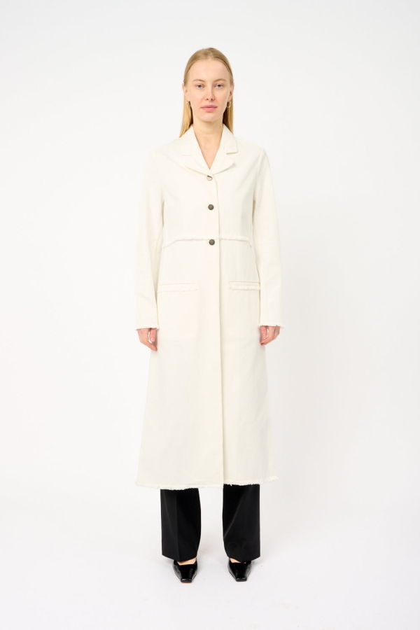 ISSUE TWELVE The Elm Coat