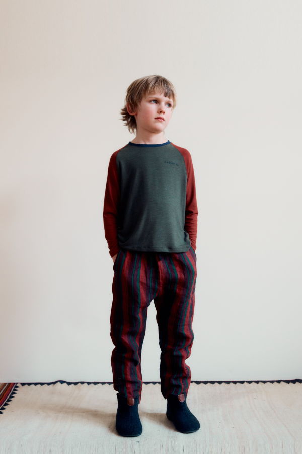 Kids Caramel AXEL CHILDRENS T SHIRT - KHAKI/RED/NAVY