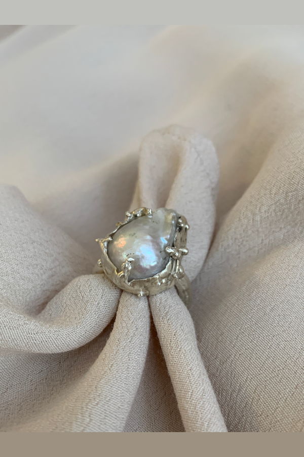 Atelier Melrai Big Juicy Pearl Ring