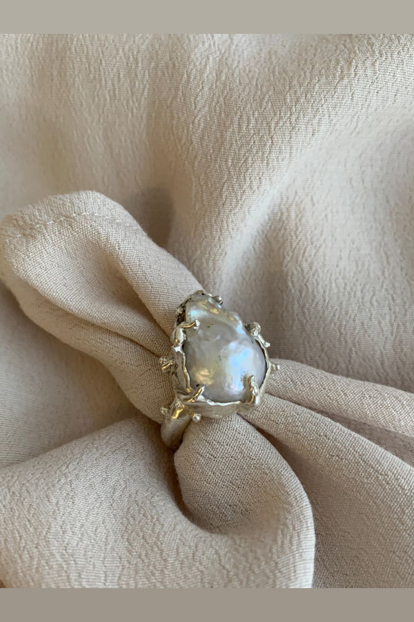 Atelier Melrai Big Juicy Pearl Ring