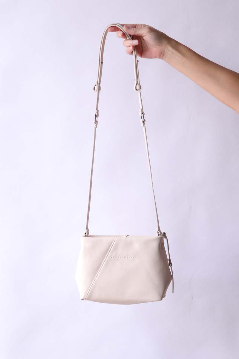 MM6 Maison Margiela Folded J Shoulder Bag - Tapioca